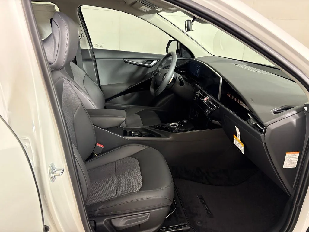 New 2026 Snow White Pearl Kia WIND image 16