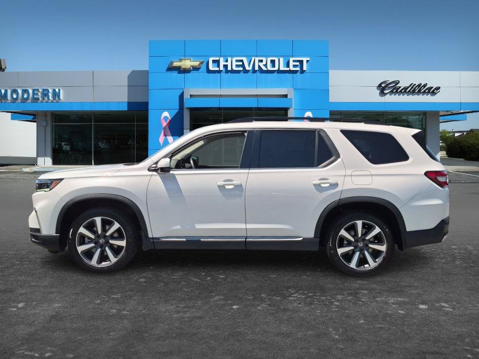 Used 2025 Platinum White Pearl Honda Touring image 2