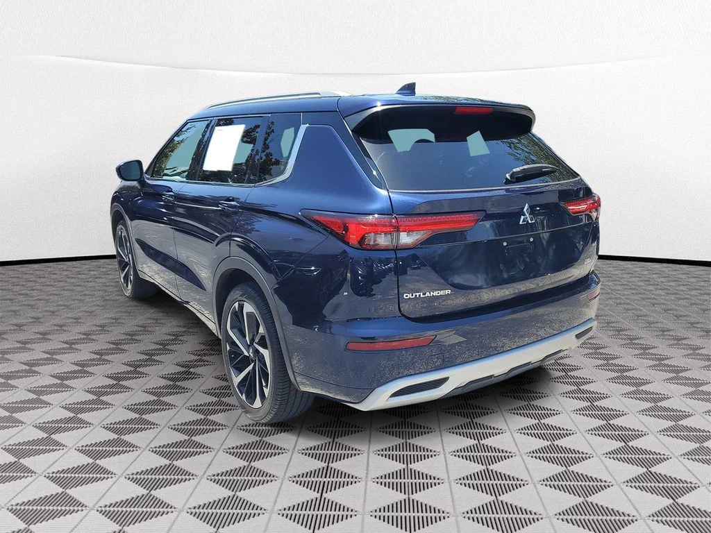 Used 2022  Mitsubishi SEL image 4
