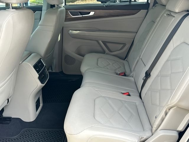 Certified Used 2024  Volkswagen 2.0T SE w/Technology image 21