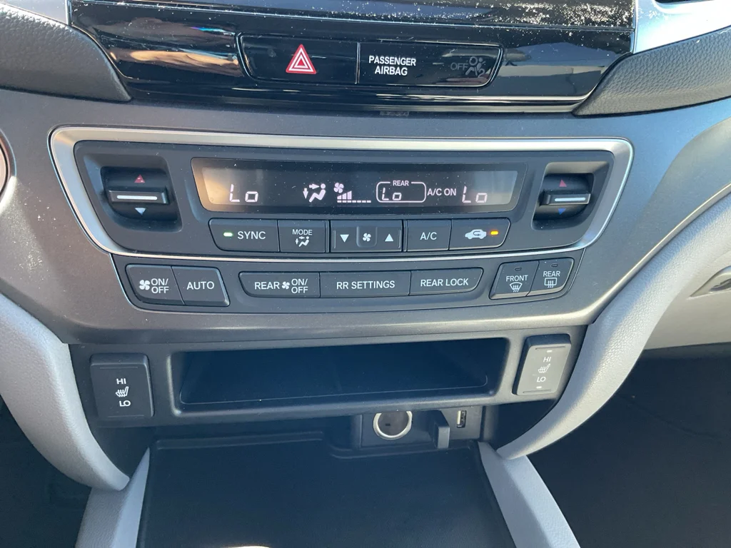 Used 2017 Crystal Black Pearl Honda EX-L image 25