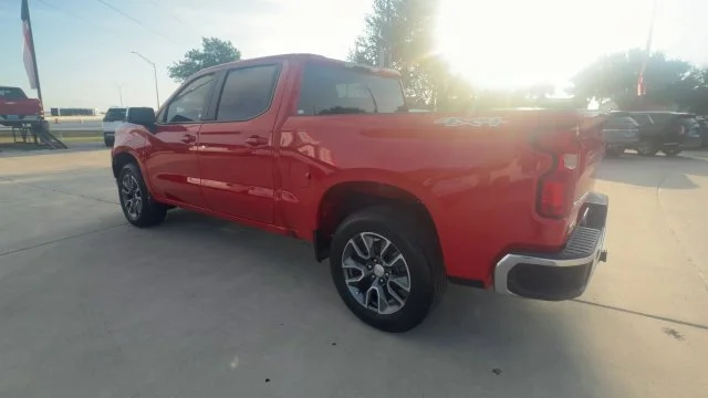 2023 Chevrolet Silverado 1500 LT - Photo 6