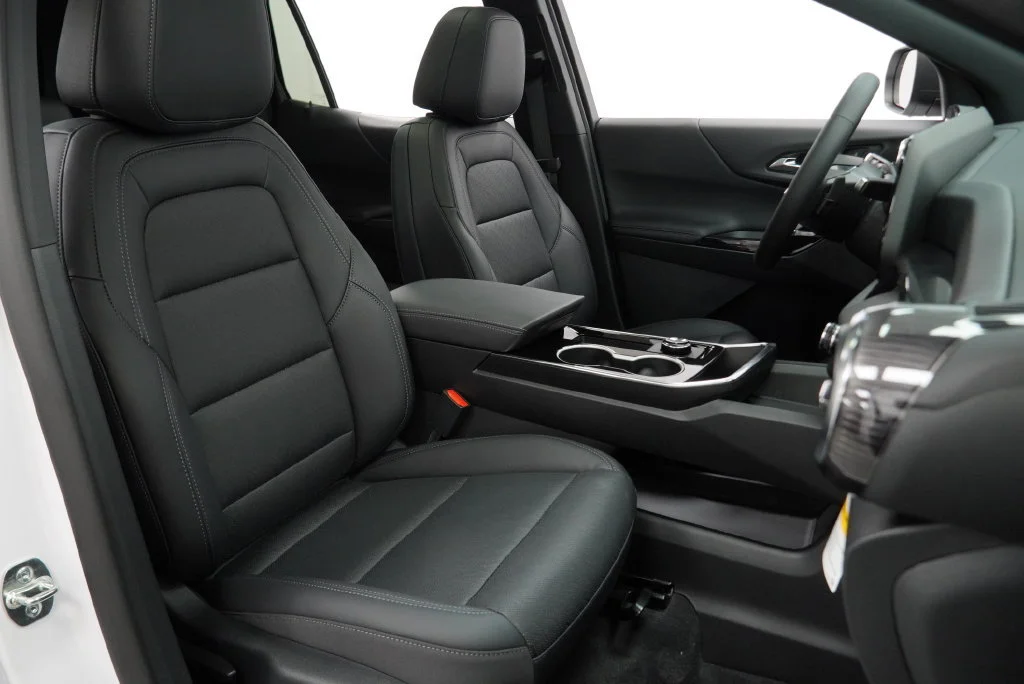 New 2027 Summit White Chevrolet LT image 36