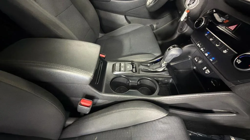 Used 2019 Blue Hyundai SE image 34
