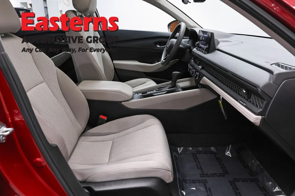 Used 2025 Red Honda SE image 23