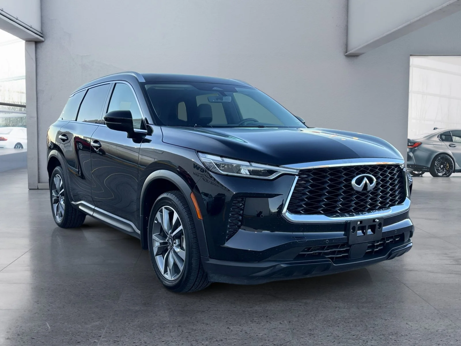 Used 2025 Black INFINITI LUXE image 7