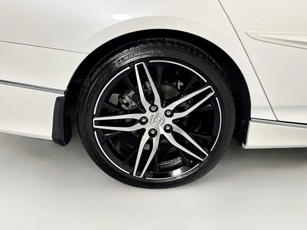 Certified Used 2022 White Honda Touring 2.0T image 33