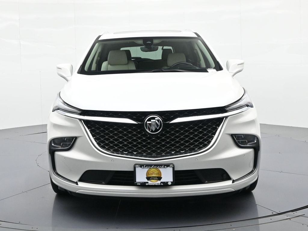 Used 2022 White Frost Buick AWD 4dr Avenir image 3