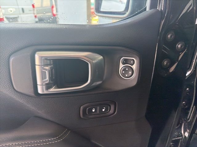 Used 2019 Black Jeep Unlimited Sahara image 10