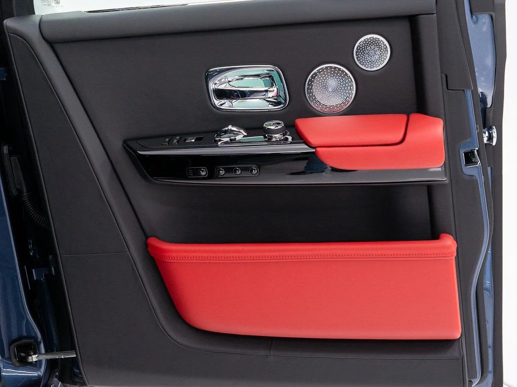 Used 2026 Black Diamond over Iguazu Blue Rolls-Royce  image 22