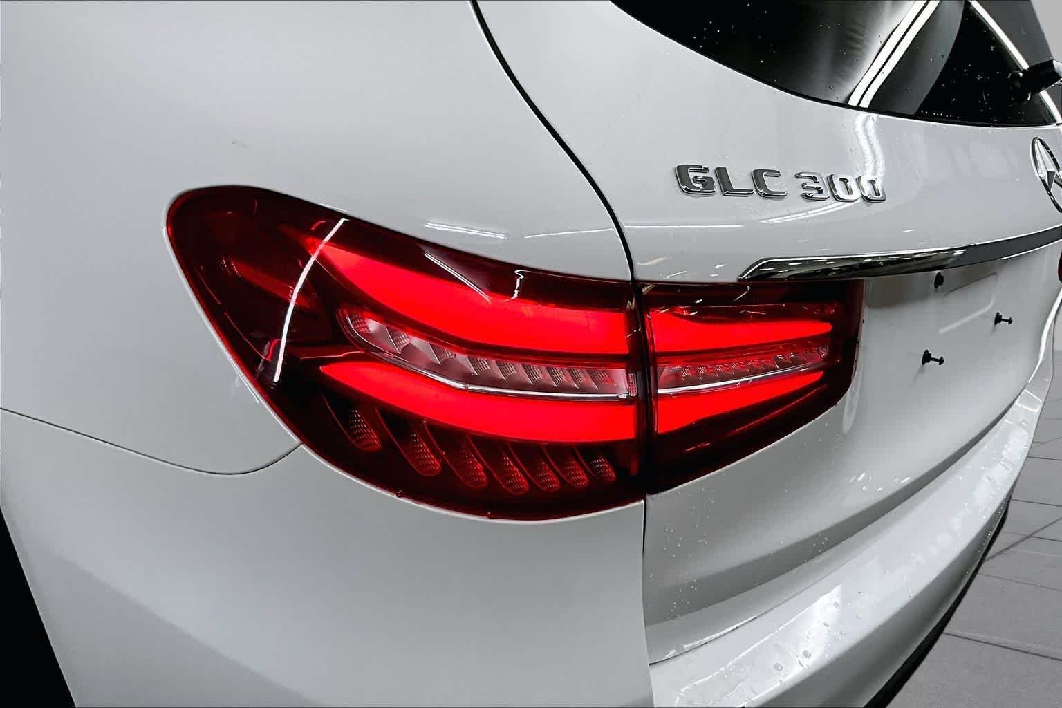 Used 2017 Polar White Mercedes-Benz GLC 300 image 27
