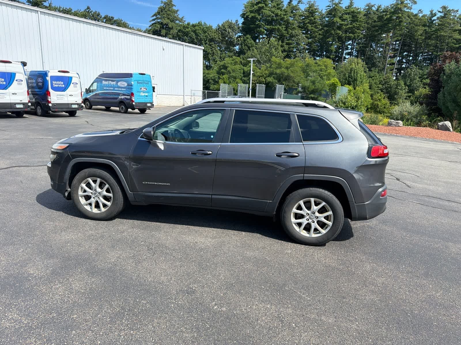 Used 2016 Granite Crystal Metallic Clearcoat Jeep Latitude image 8
