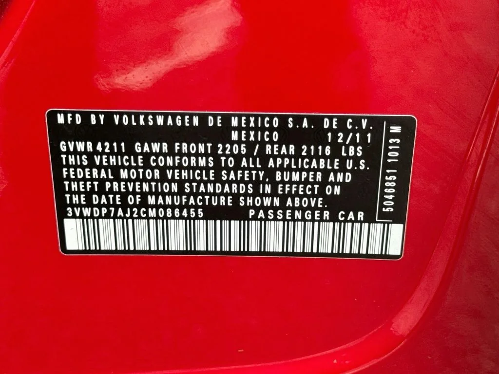 Used 2012 Red Volkswagen 2.5L SE image 37