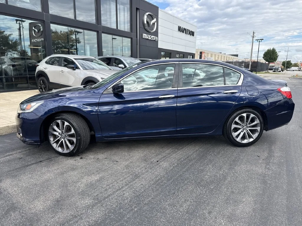 Used 2015 Blue Honda Sport image 8