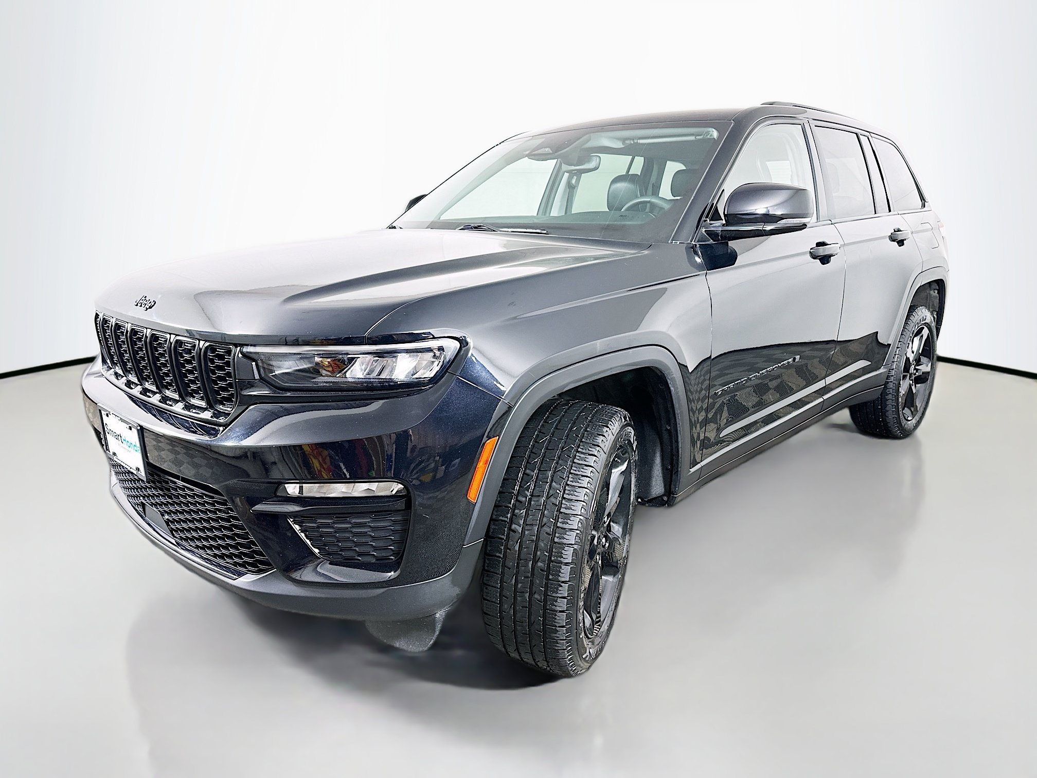 Used 2023 Diamond Black Crystal Pearlcoat Jeep Limited image 3