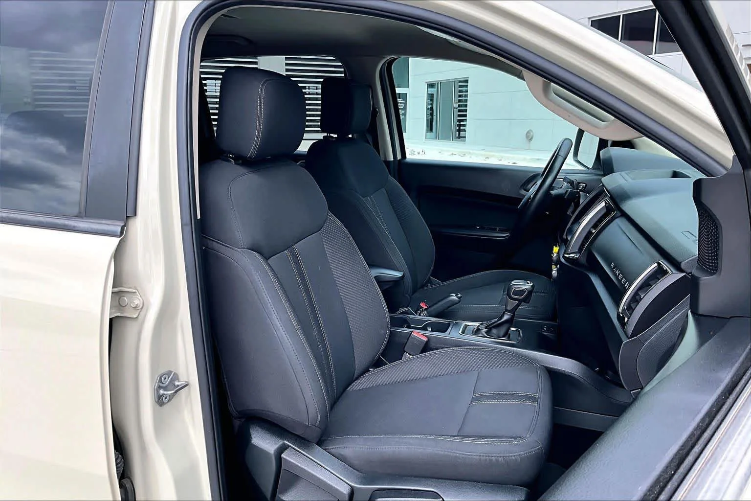 Used 2022 Desert Sand Ford XLT image 9
