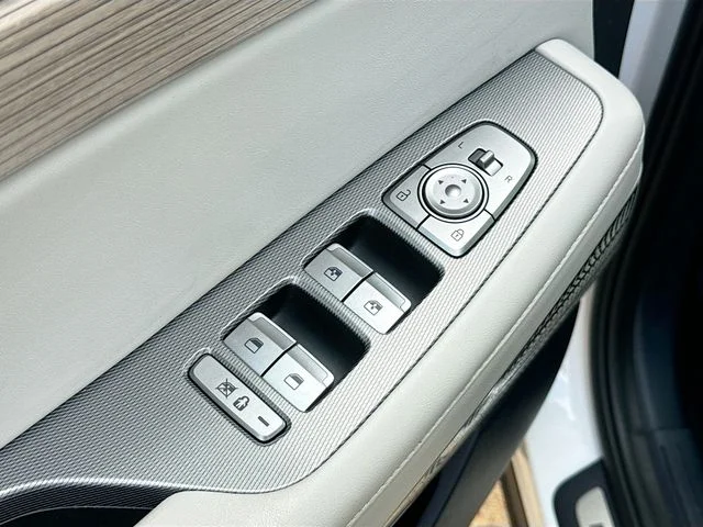 Used 2021 White Hyundai Limited image 18
