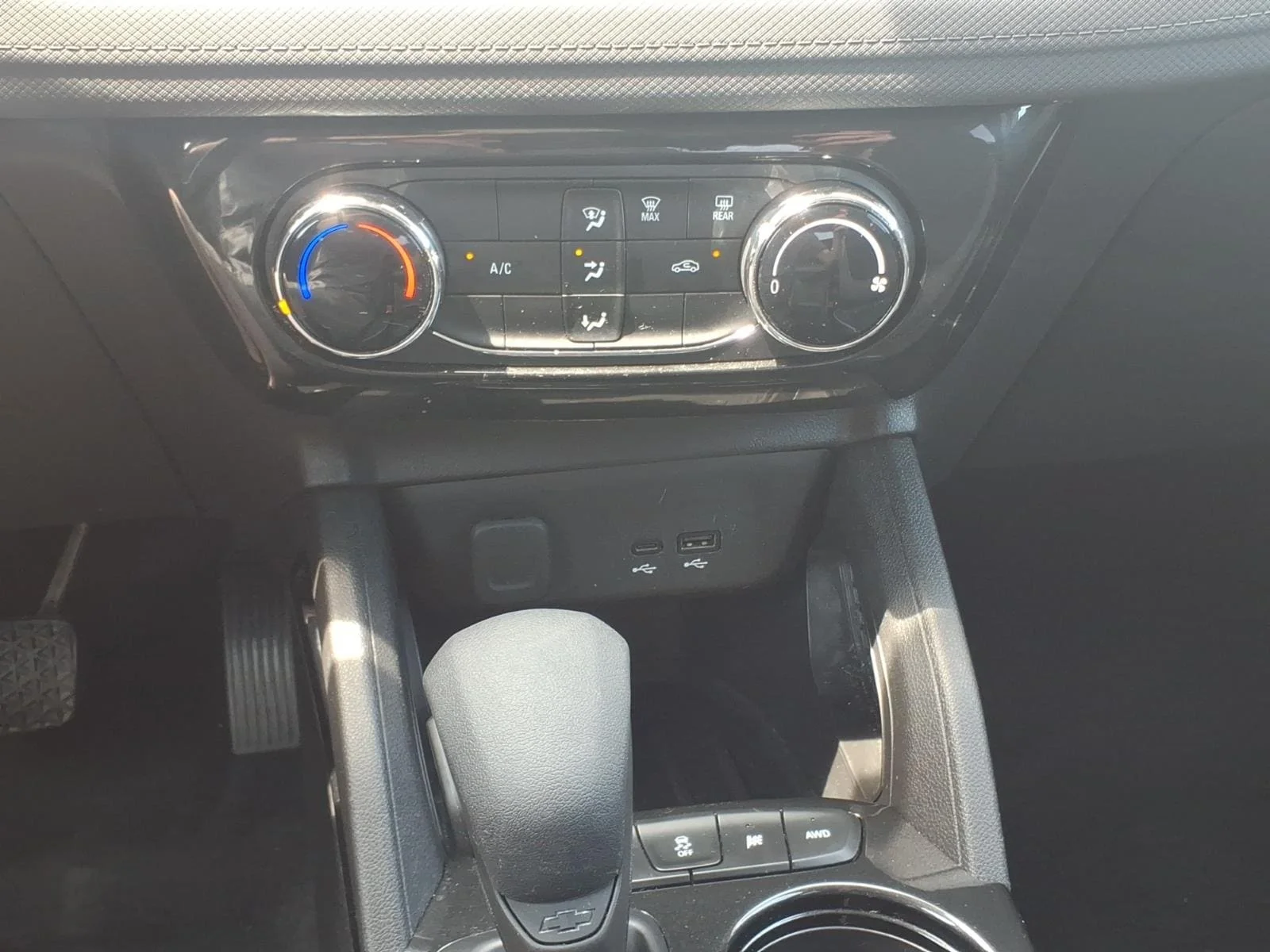 Used 2025 Sterling Gray Metallic Chevrolet LT image 22