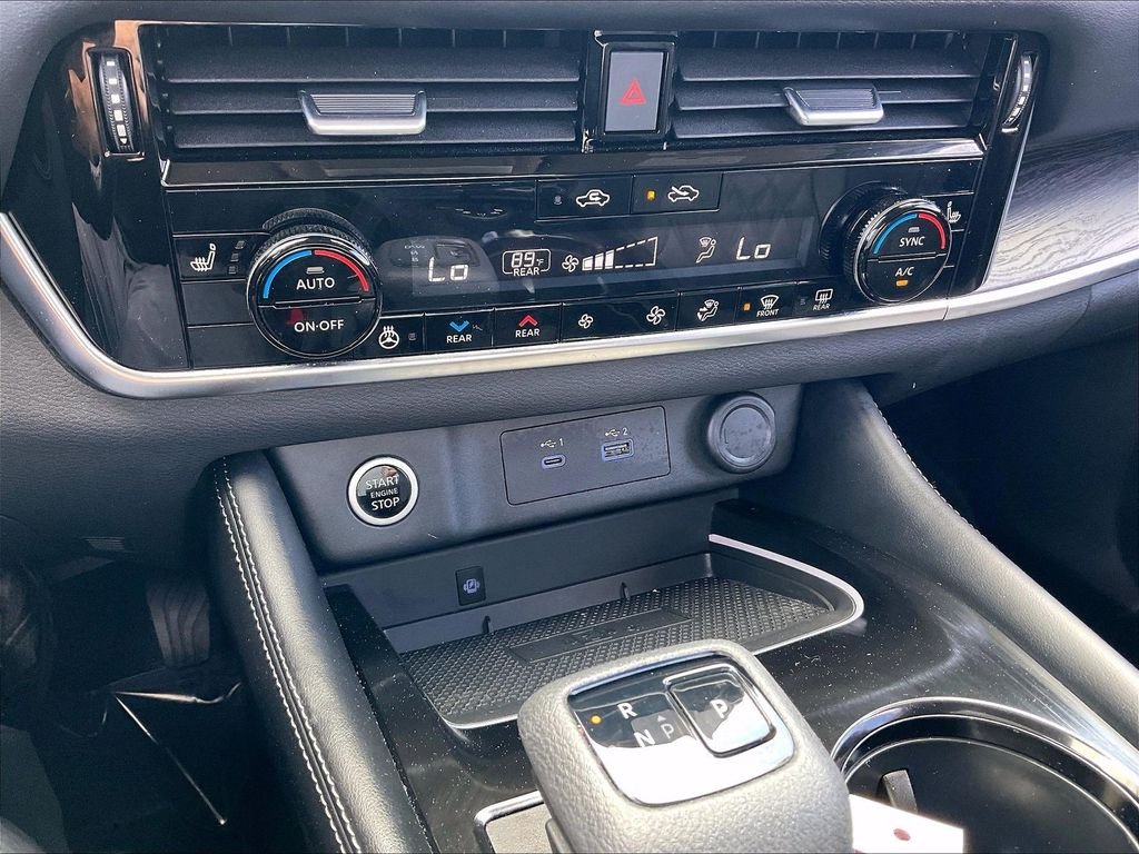 Used 2023 Super Black Nissan Platinum image 25