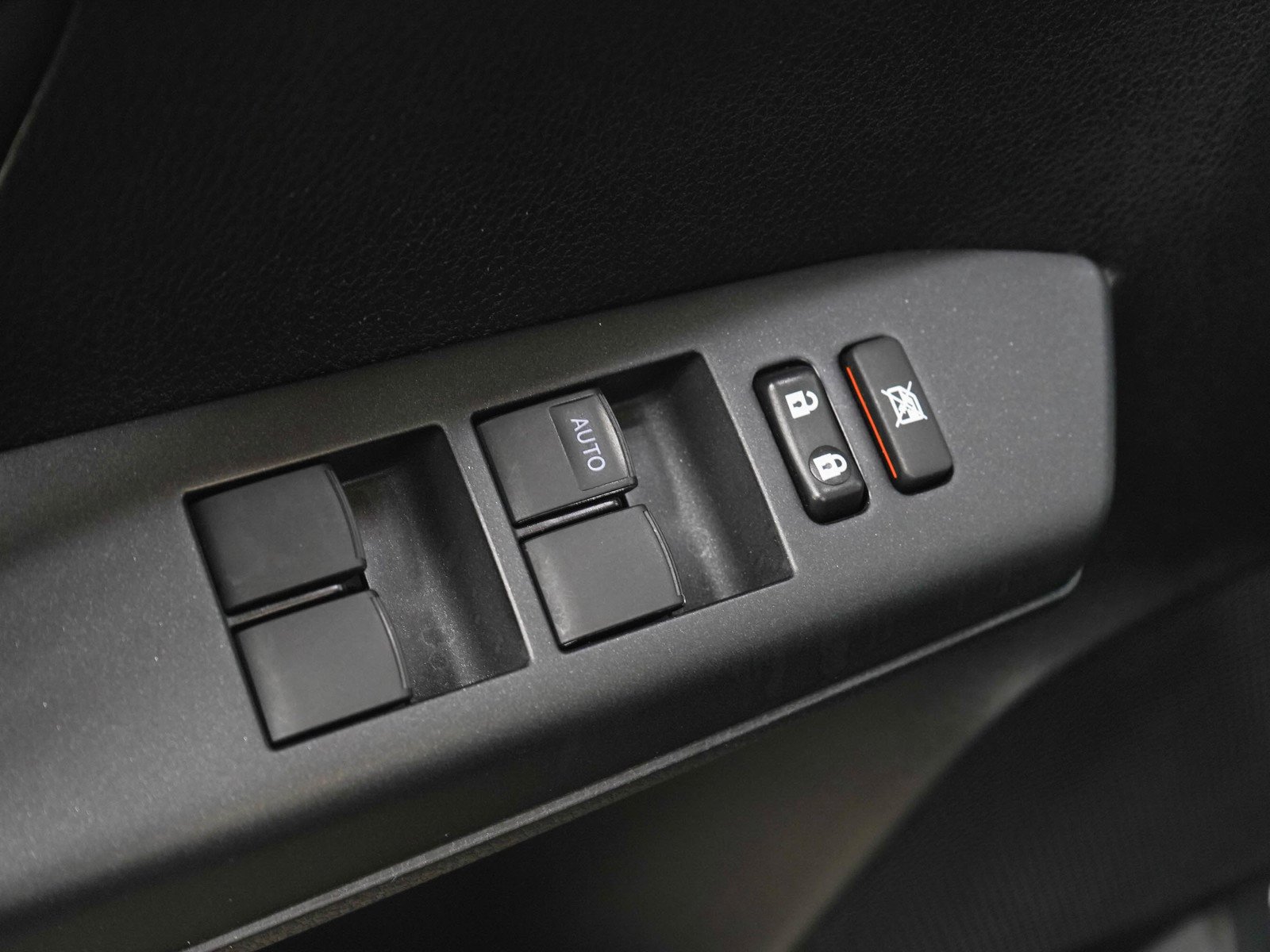 Used 2016 Black Toyota AWD 4dr XLE image 22