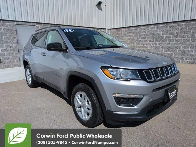 Used 2018 Billet Silver Metallic Clearcoat Jeep  image 1