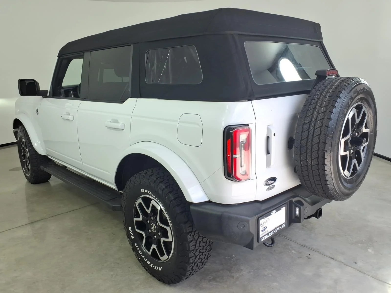 Used 2022 Oxford White Ford Outer Banks Advanced image 17