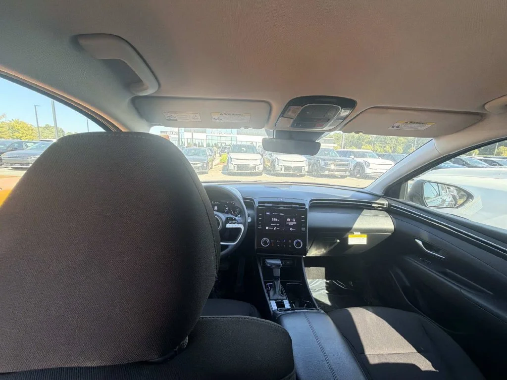 Used 2023 Black Hyundai SEL image 12