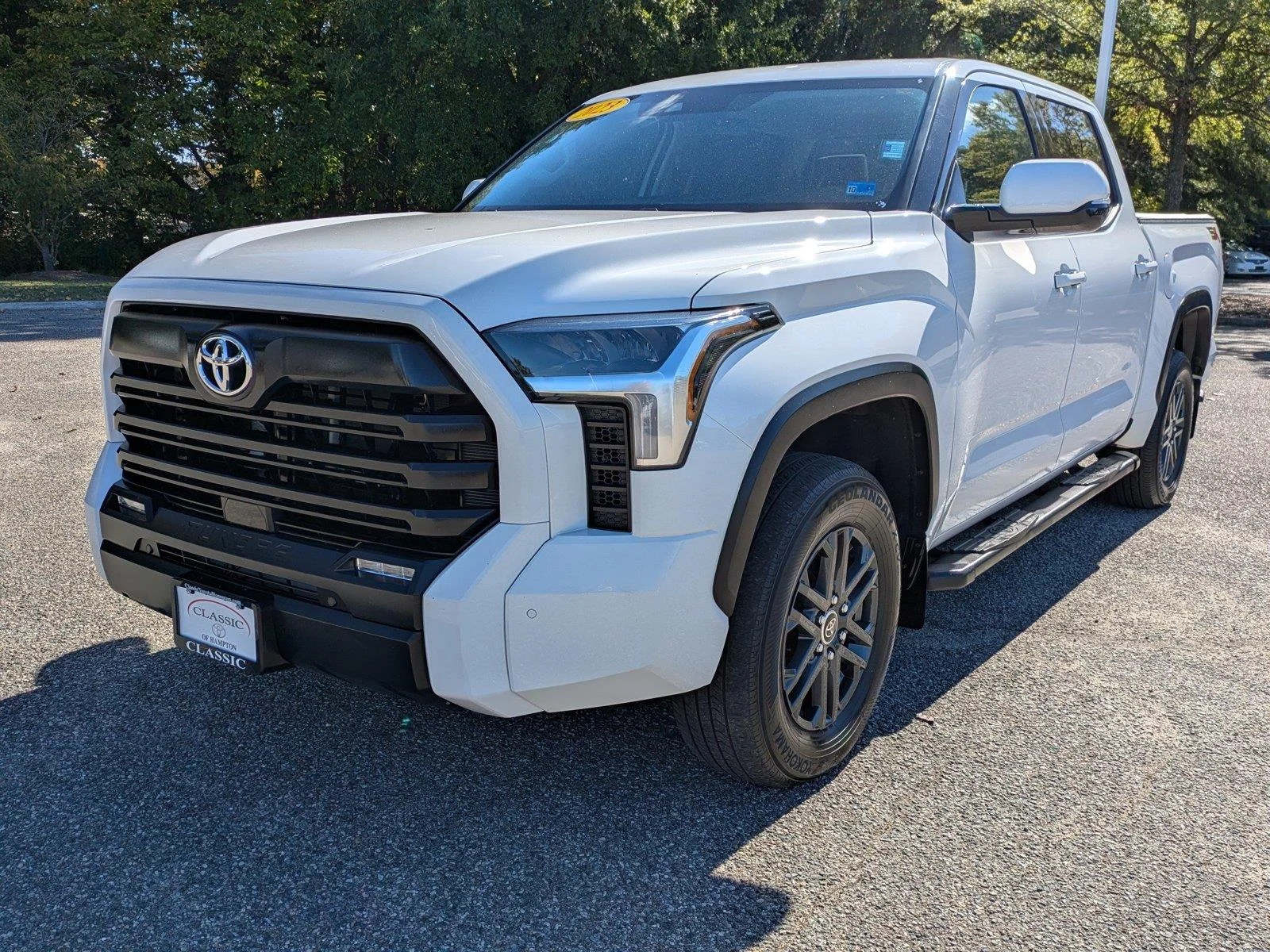 Used 2023 Ice Cap Toyota SR5 image 8