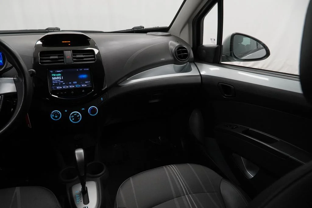 Used 2015 Silver Chevrolet 1LT image 25