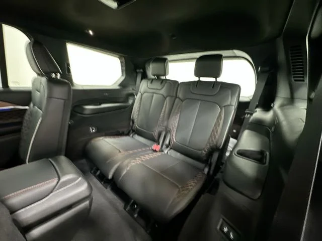 New 2026 Diamond Black Crystal Pearl-Coat Exterior Paint Jeep Summit image 27