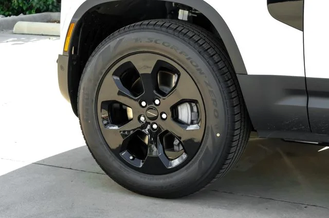 New 2026 White Land Rover S image 60