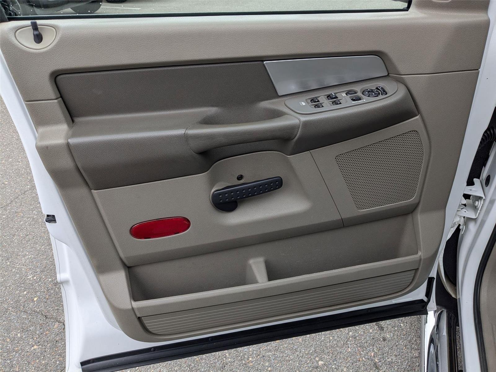 Used 2008 Bright White Dodge SXT image 11