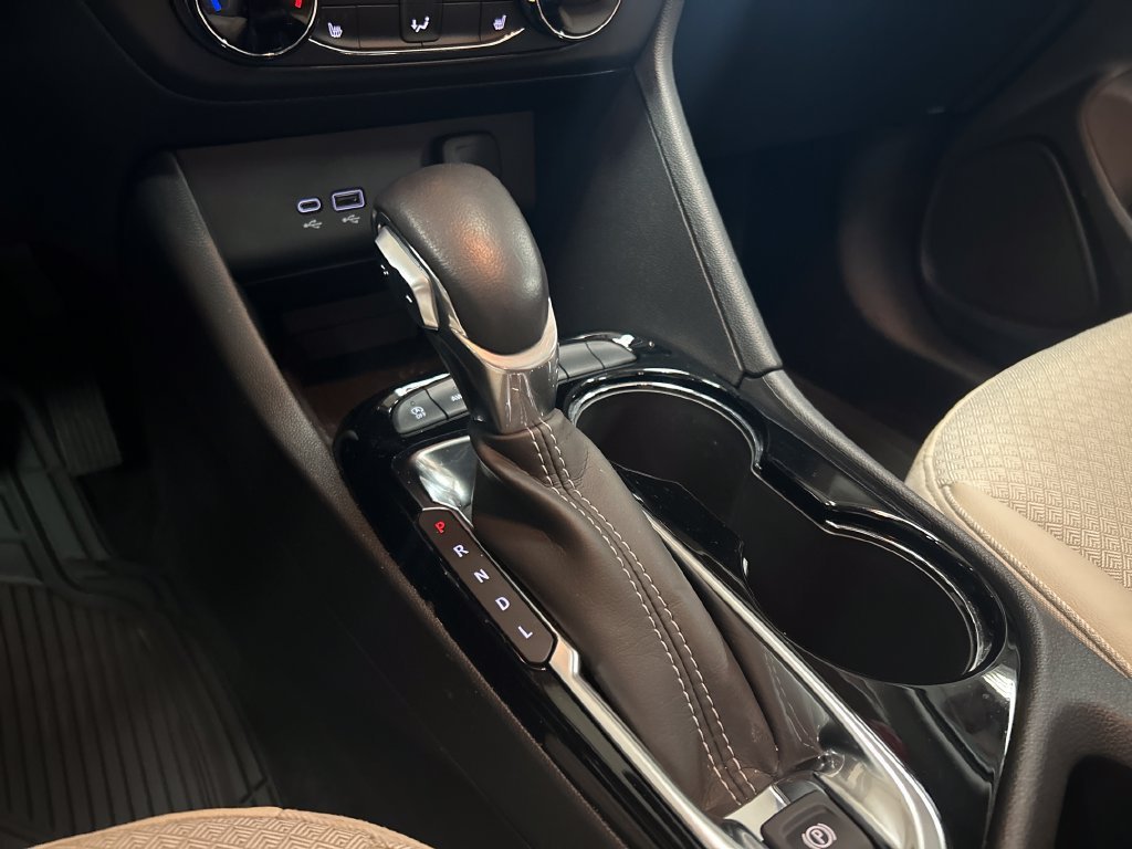Used 2024 Summit White Buick Preferred image 21