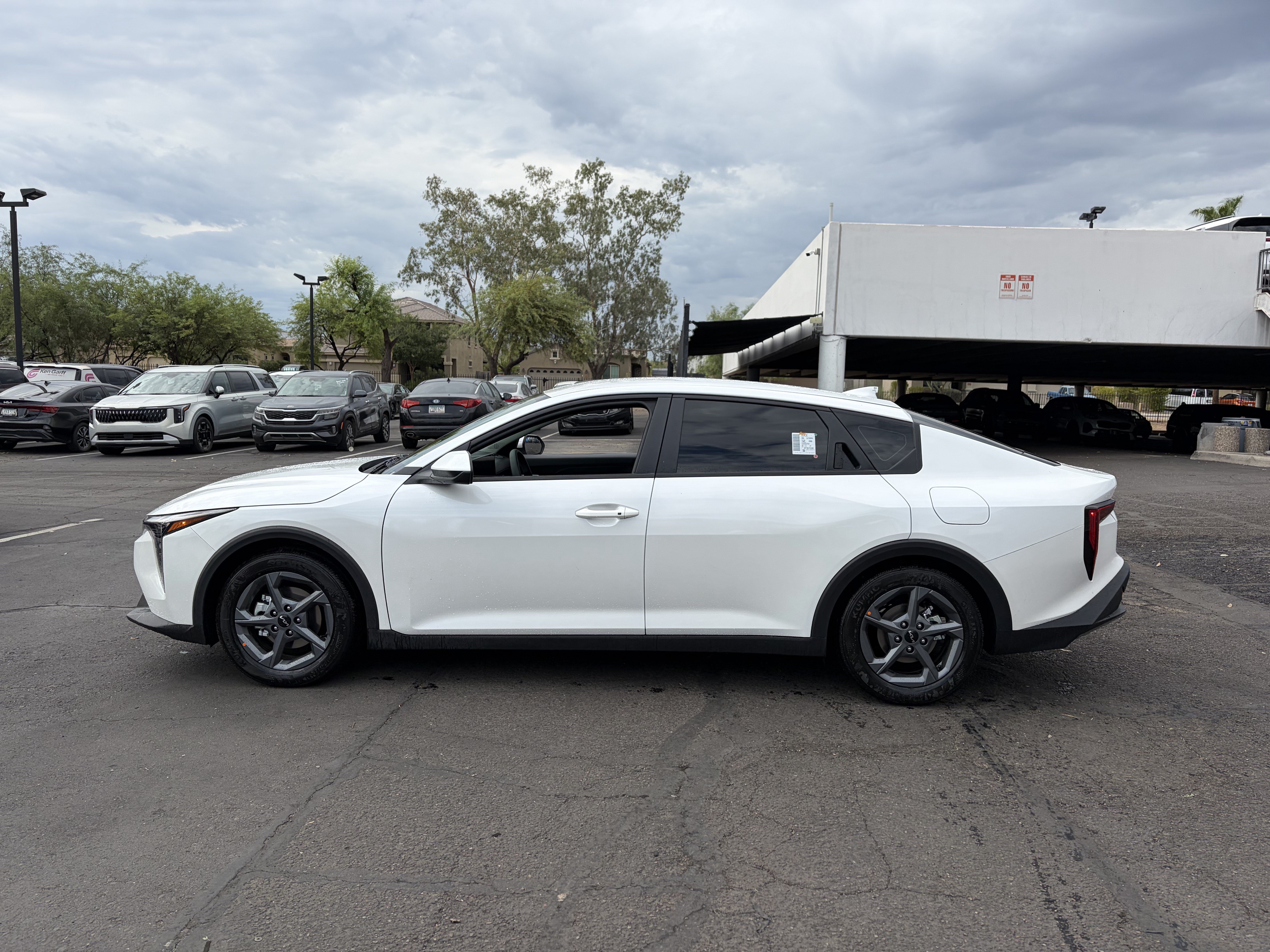 New 2026 Snow White Pearl Kia LXS image 5