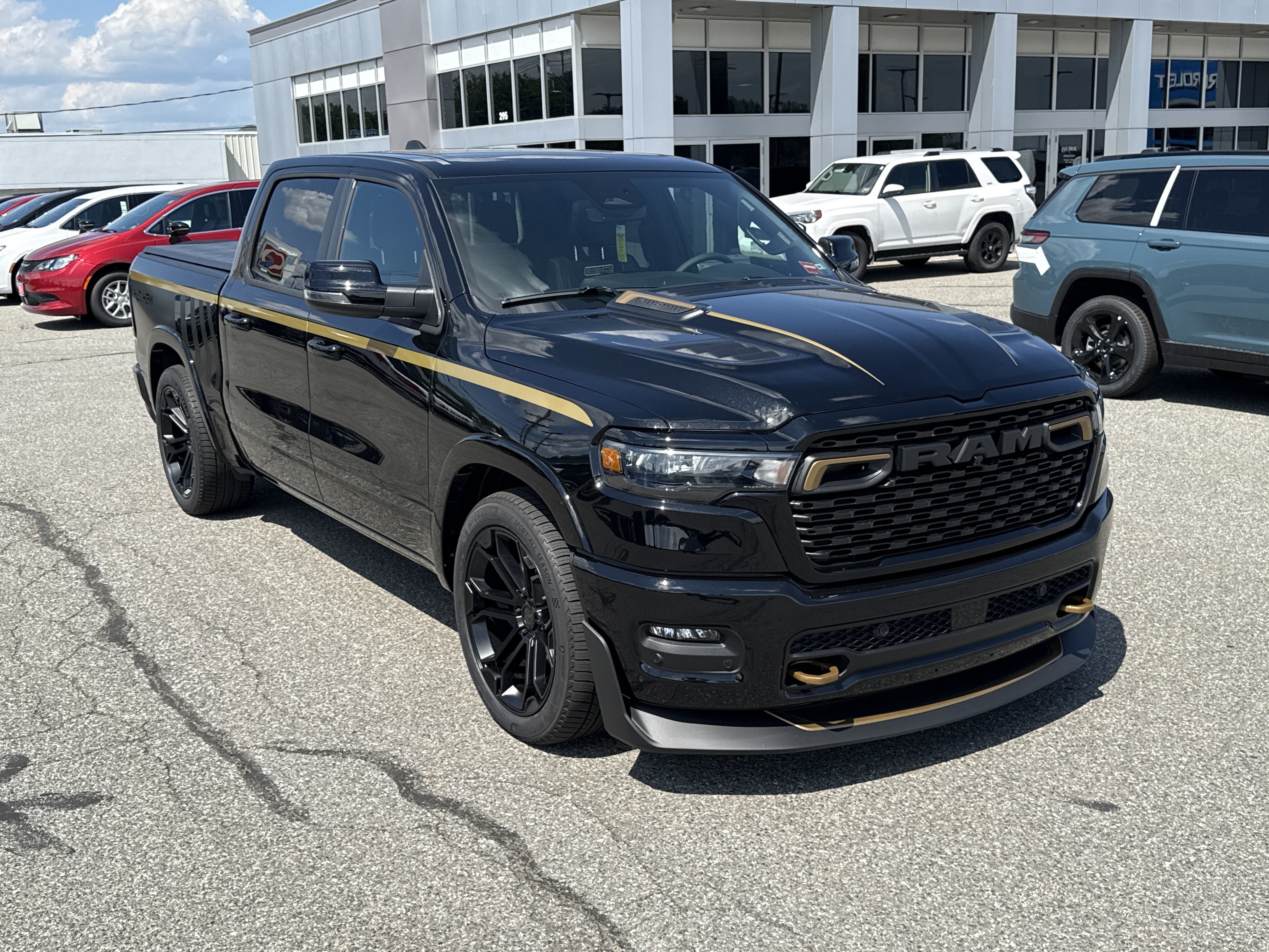 New 2026 Diamond Black Crystal Pearl-Coat Exterior Paint RAM Big Horn image 10
