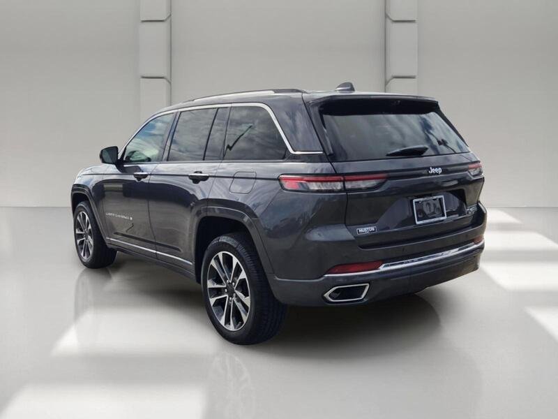 Used 2022 Gray Metallic JEEP OVERLAND 4X2 image 3