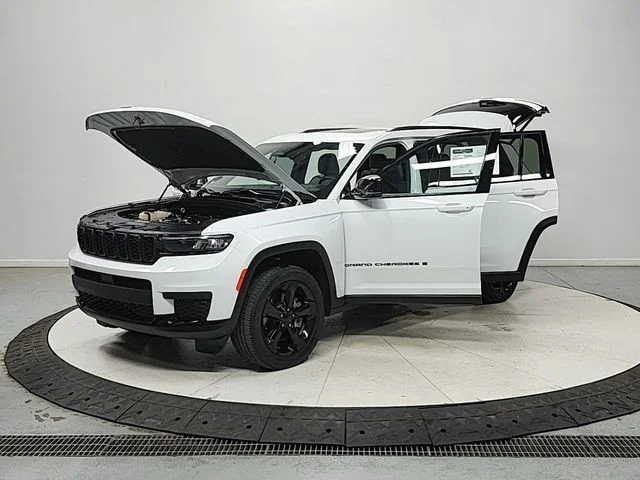 Used 2024 White Jeep Altitude X image 12