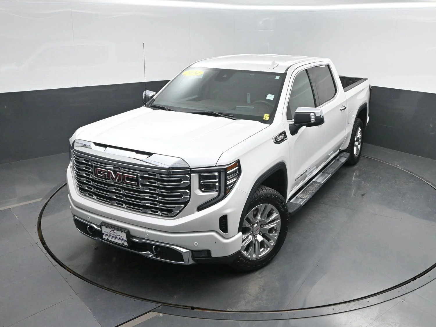 Used 2024 White Frost Tricoat GMC Denali image 42