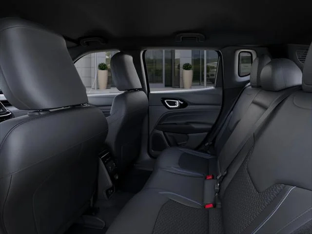 New 2026 Diamond Black Crystal Pearl-Coat Exterior Paint Jeep Latitude image 49