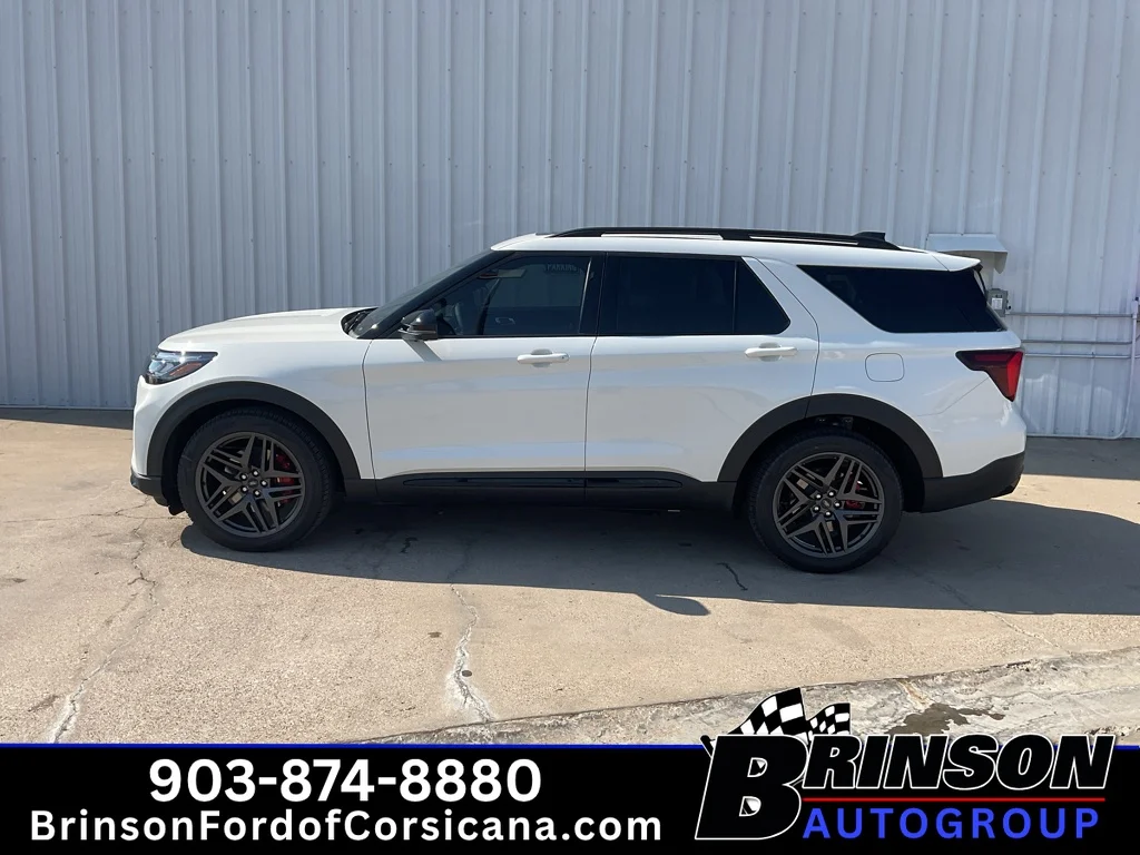 New 2026 Star White Metallic Tri-Coat Ford ST image 3