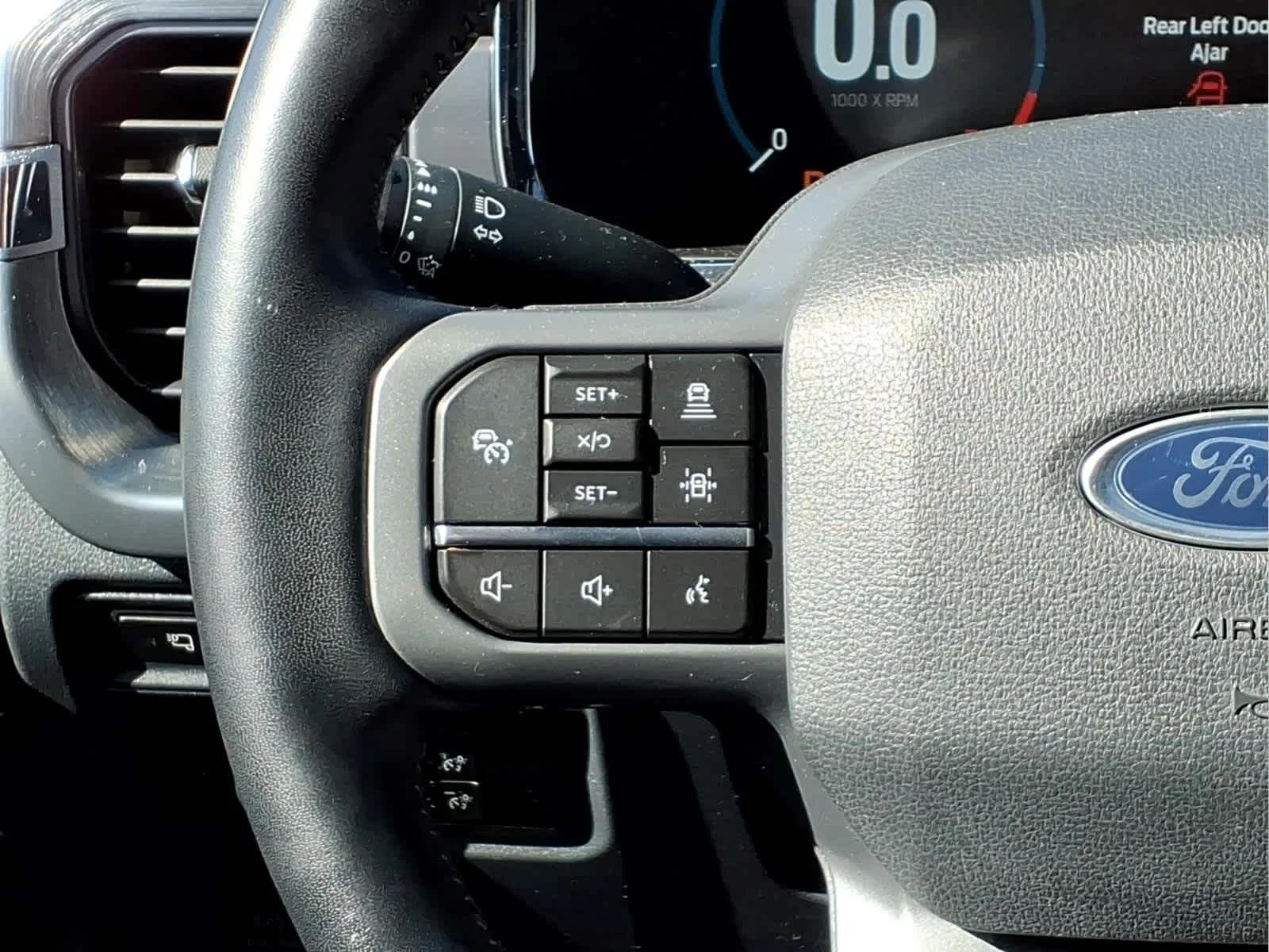 Used 2023 Star White Metallic Tri-Coat Ford LARIAT image 20