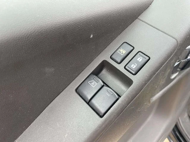Used 2010 Black Nissan SE image 13