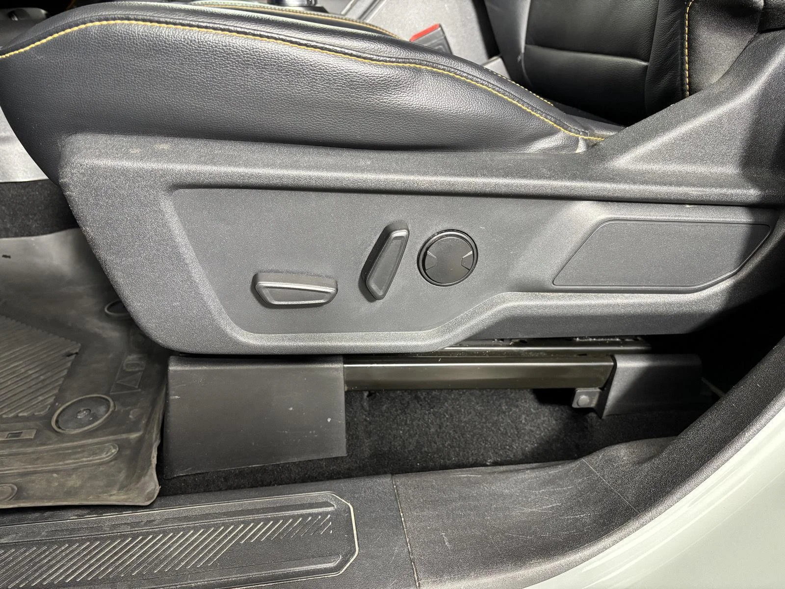 Used 2023 Cactus Gray Ford Badlands image 13
