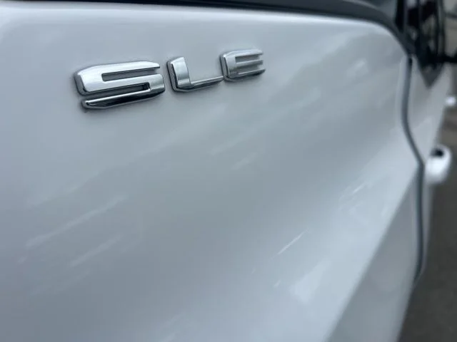 Used 2023 White GMC SLE image 5