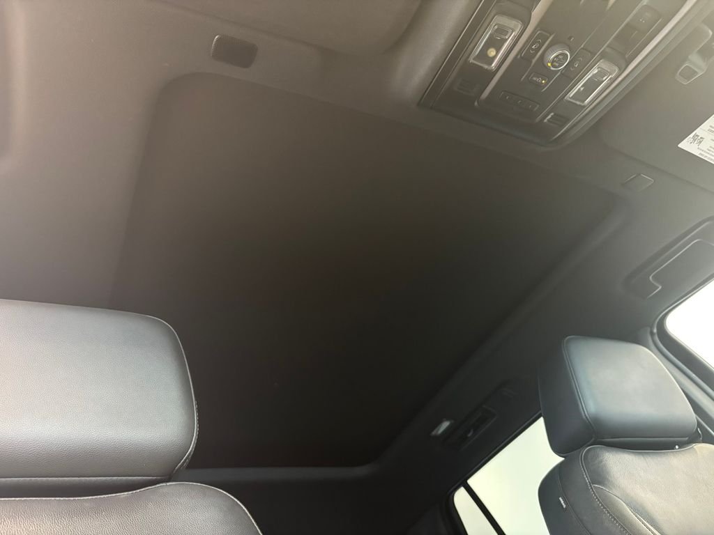 Used 2022 Black Chevrolet Z71 image 28