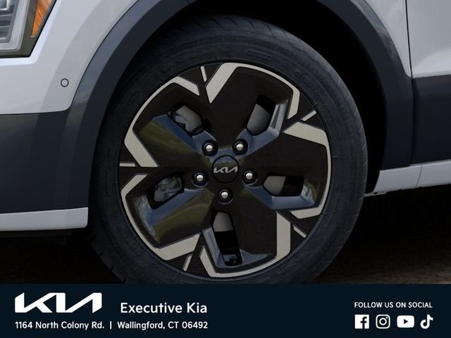 New 2026 Snow White Pearl Kia WAVE image 9