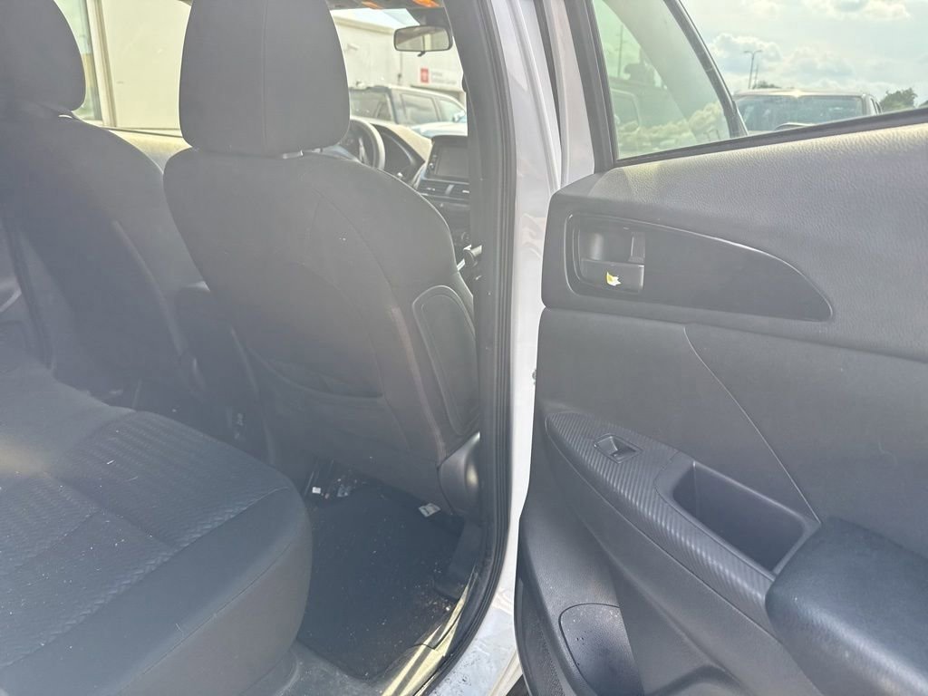 Used 2023 Diamond White Mitsubishi ES image 13