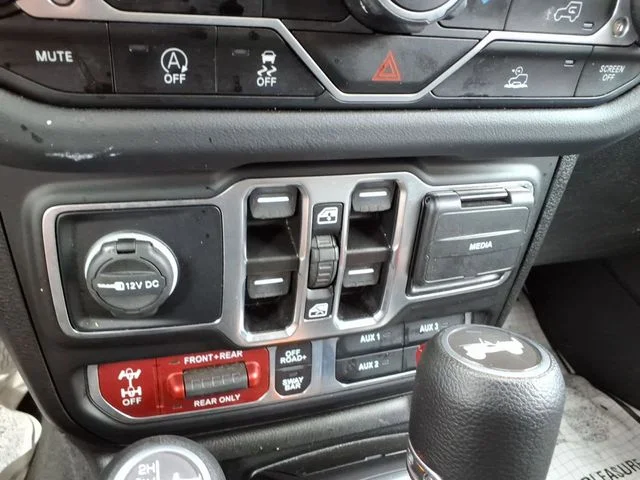 Used 2025 Gray Jeep Rubicon image 36