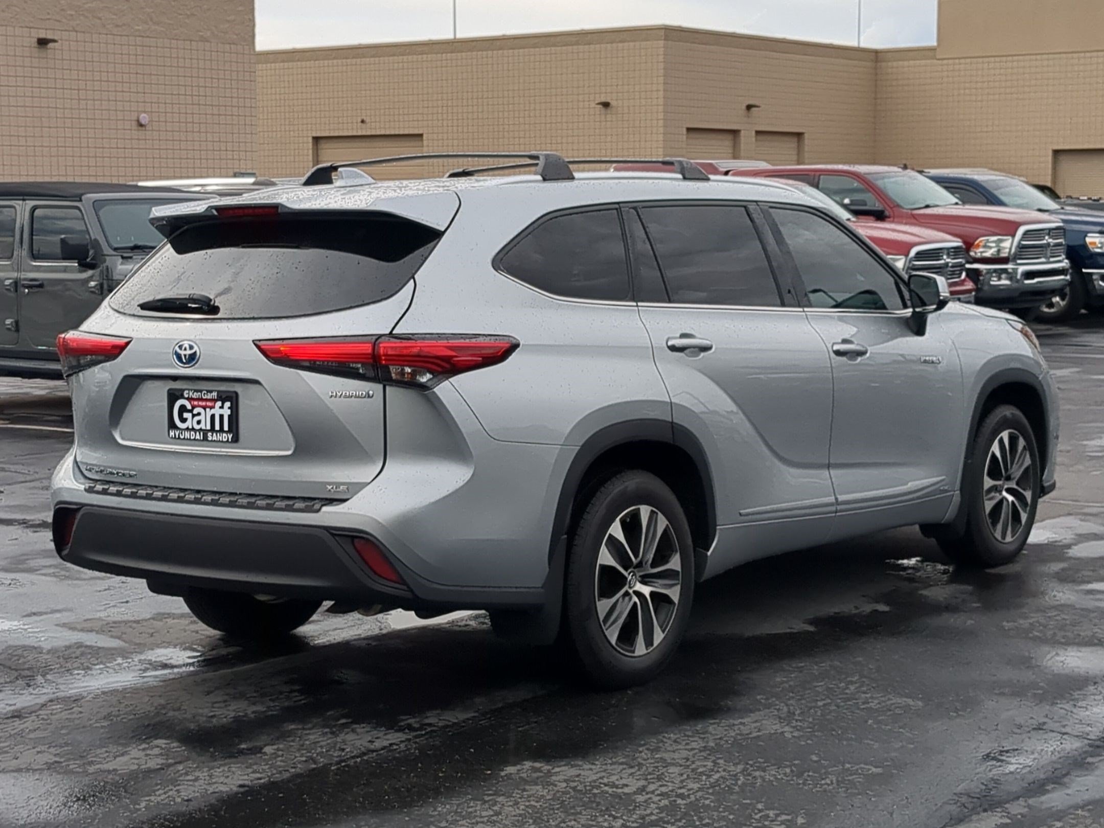 Used 2020 Celestial Silver Metallic Toyota Hybrid XLE image 3