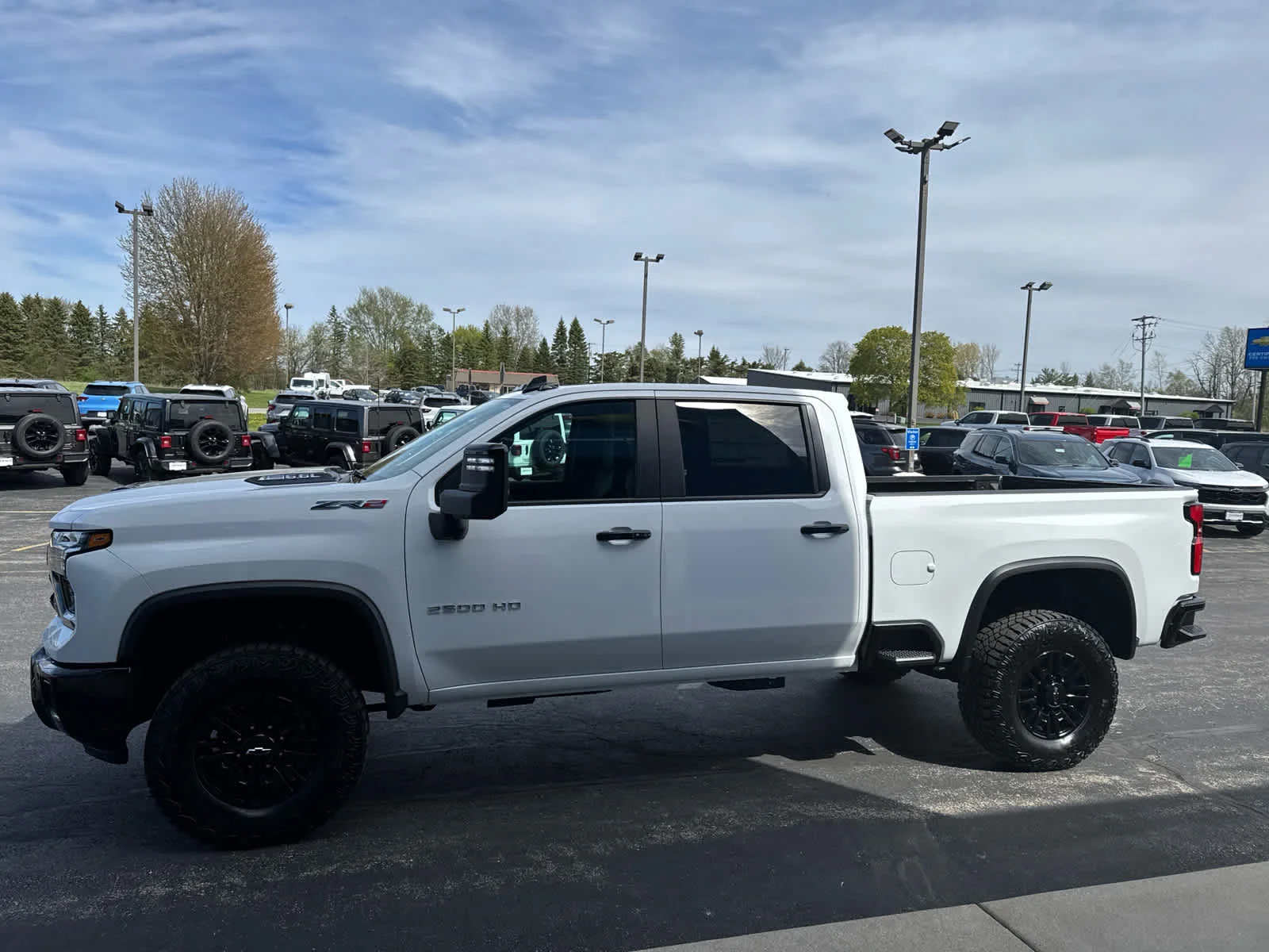 2026 Chevrolet Silverado 2500HD ZR2 - Photo 10